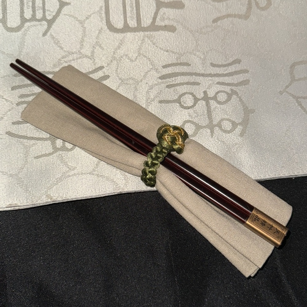 NEW Set of 6 placemats with chopstick and napkin - Picture 3 of 3